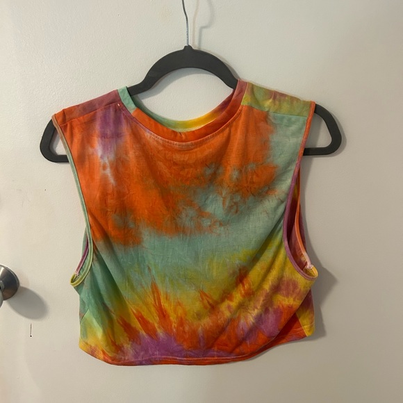 90s inspired, plus size, tie dye, tank top. Flower cut-out detail summer top. - Picture 3 of 3